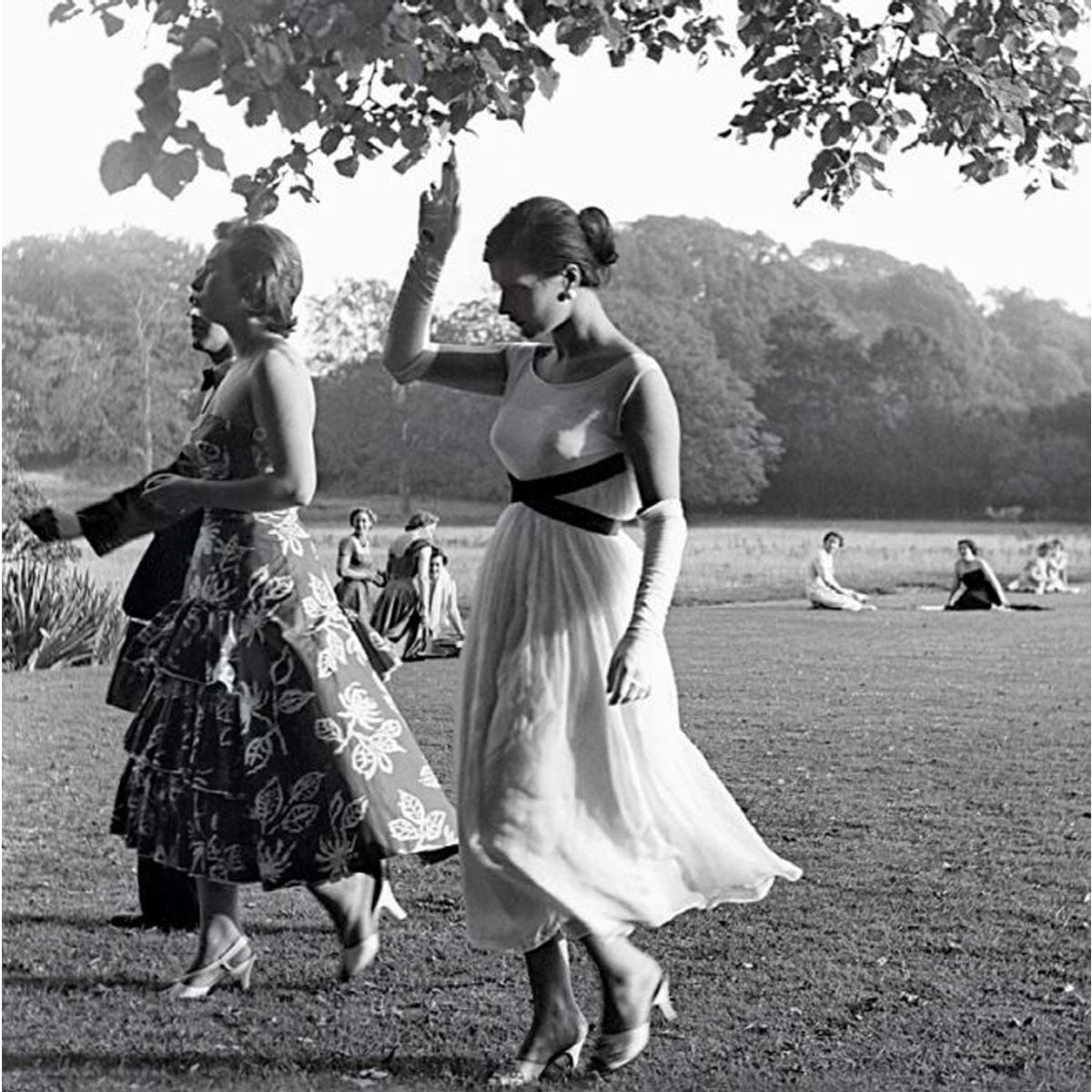 Members of the audience strolling on the lawns, 1955, Glyndebourne Greetings Card