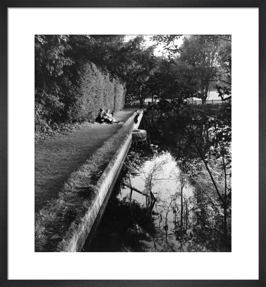 Picnickers by the lake at Glyndebourne, 1957