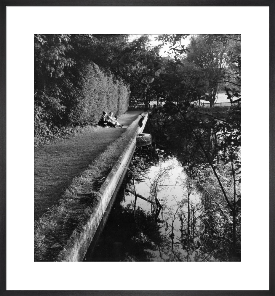 Picnickers by the lake at Glyndebourne, 1957