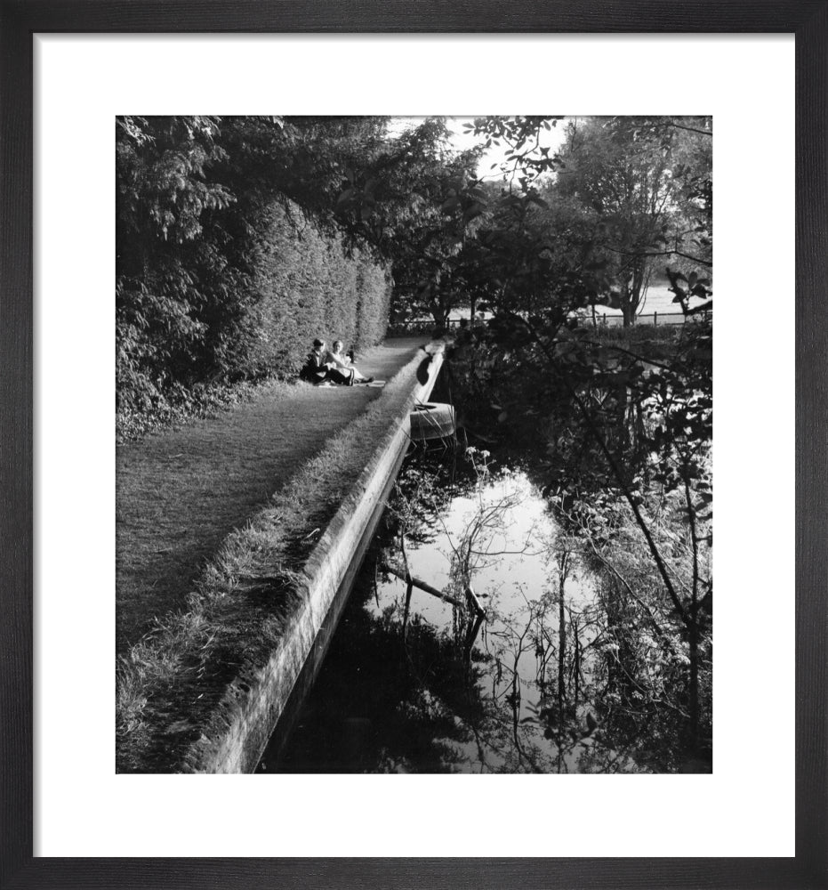 Picnickers by the lake at Glyndebourne, 1957