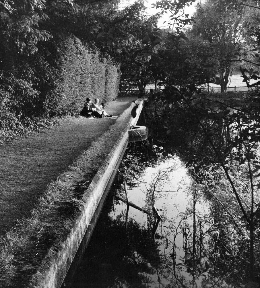 Picnickers by the lake at Glyndebourne, 1957