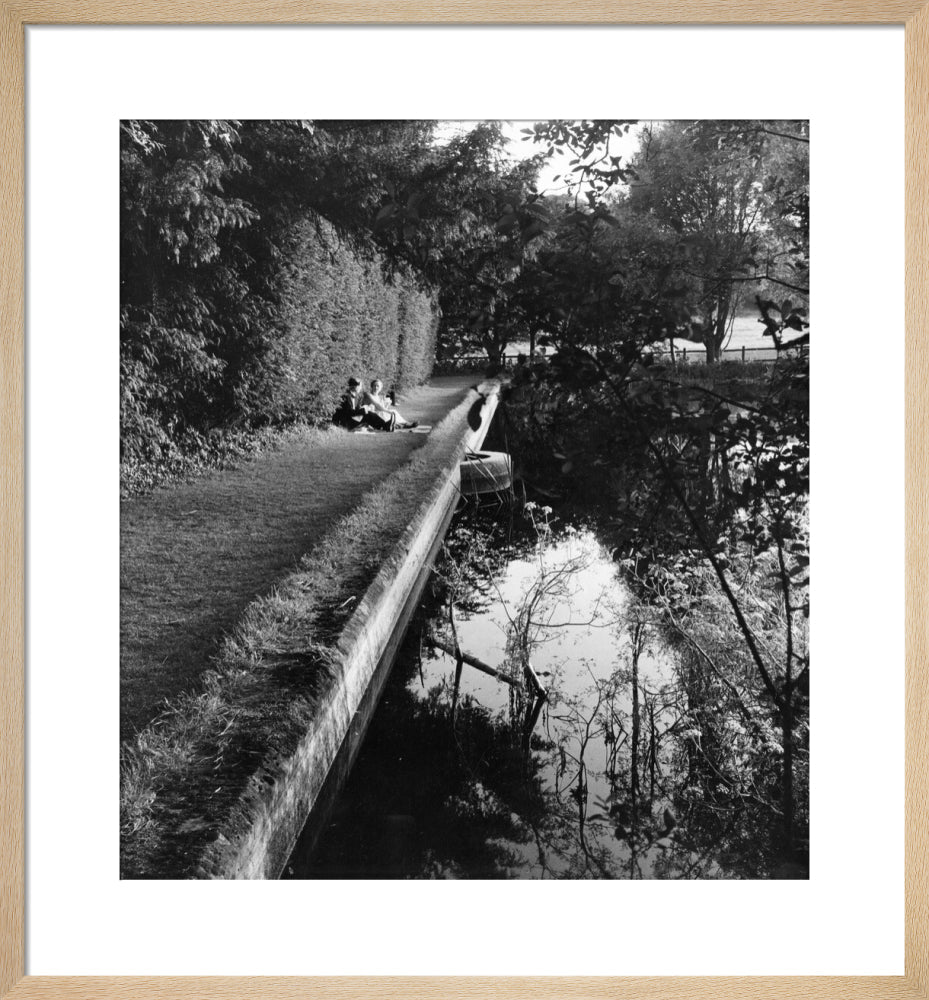 Picnickers by the lake at Glyndebourne, 1957