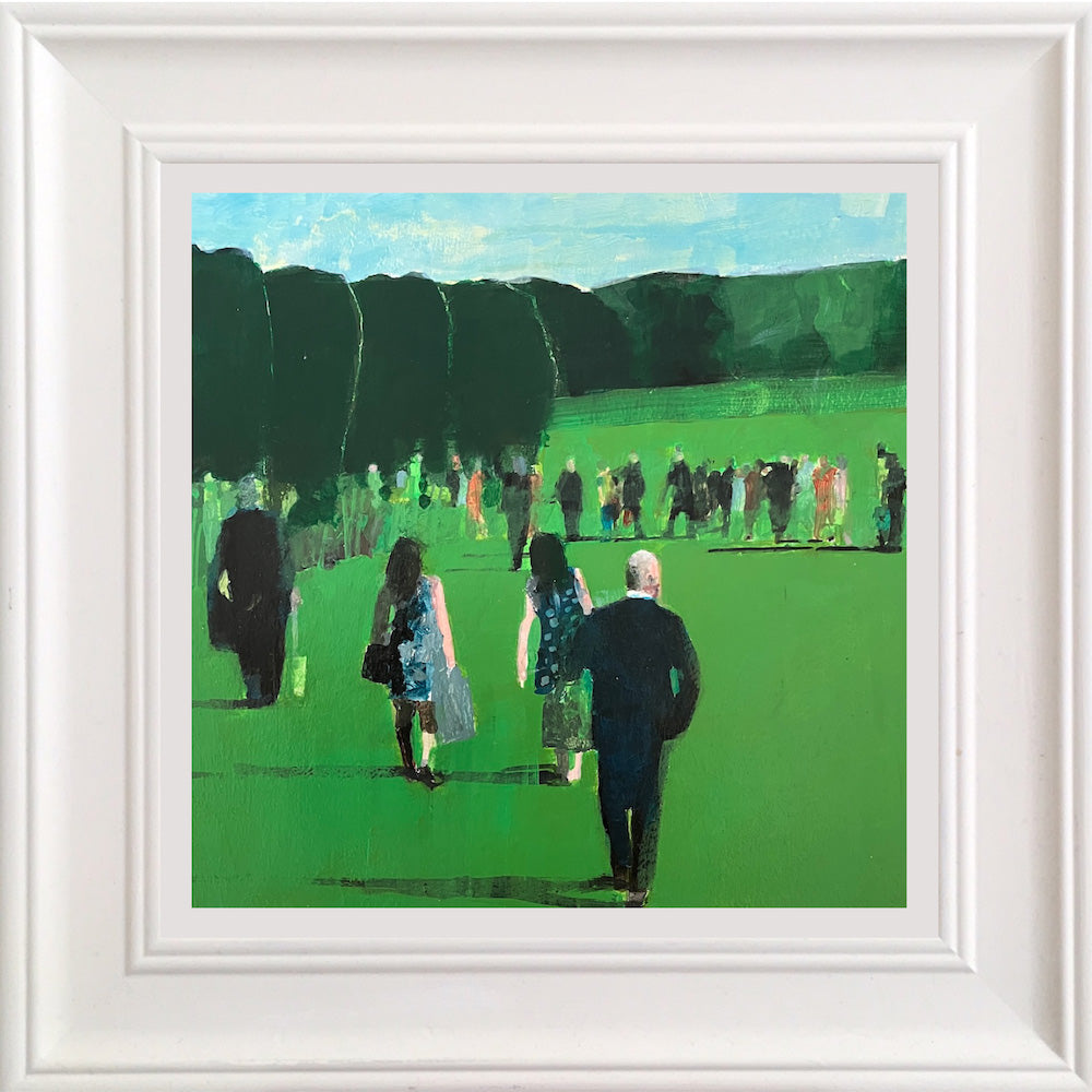 Audience members seeking picnic spots 5.06.26 By Julian Sutherland-Beatson