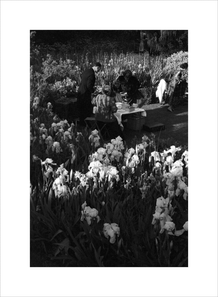 Audiences picnicking at Glyndebourne, 1958 Glyndebourne Shop